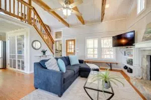 Dog-Friendly Cabin with Fire Pit in Johnson City! - Hye