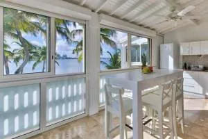 LA VIDA - Duplex on the beach - Baie Nettle