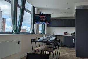 Lovely 1BR Penthouse near MCR Stadiums