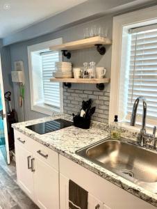 1 Bedroom, steps to the Beach