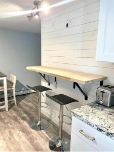 1 Bedroom, steps to the Beach