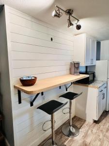 1 Bedroom, steps to the Beach