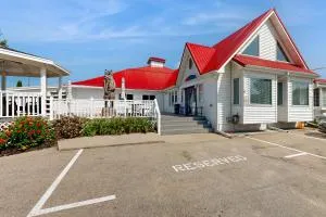 Tiki Beach Condo #9 - Random Lake