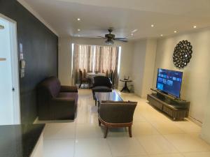 Rent Omni Tower Apartments Nana Bangkok - Prime Sukhumvit location