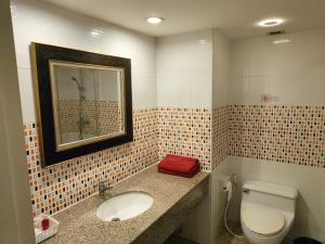 Rent Omni Tower Apartments Nana Bangkok - Prime Sukhumvit location