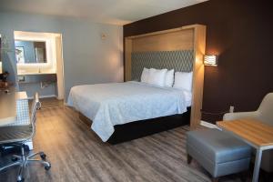 Columbus Inn and Suites