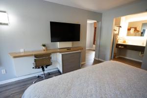 Columbus Inn and Suites