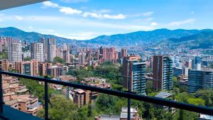 Apartamento de Lujo con Vista Panorámica en Medellín