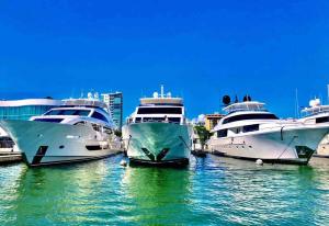 Villa 1 Walk to Siesta Beach