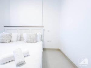 Luxurious 1BR Apt with Balcony in Production City