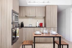 1BR with Sofa Bed that sleeps 3 by Yorkville!