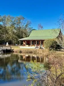 Private Cabin on 40 acres! Fish-Hunt-Dog Friendly - Uvalda