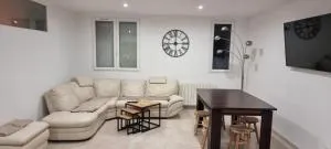 Dépendance 90m2 dans villa avec piscine - Pennautier