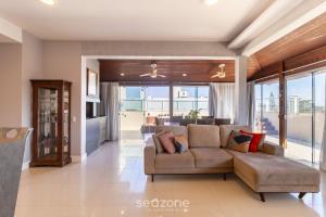 Cobertura c Jacuzzi em cond. pé na areia VIC0401