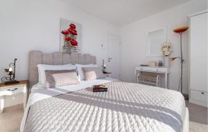 Lovely Home In Josinovac With Wifi