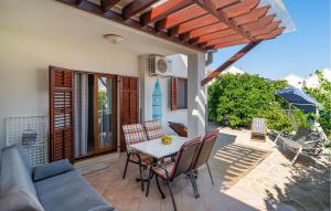 2 Bedroom Nice Apartment In Sutivan 