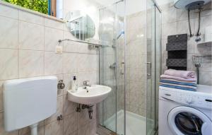 2 Bedroom Nice Apartment In Sutivan