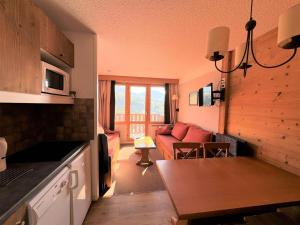 Résidence Callisto - Studio agréable · Accès direct aux pistes · Vue pistes · Casier à skis MAE-3705 - Ubytování bez kategorie ve městě Mâcot La Plagne