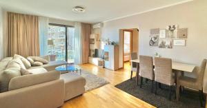 Sunset Poolside Retreat BlueH