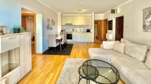 Sunset Poolside Retreat BlueH