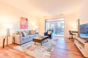 Modern Apt with Balcony ALH-12211 - Lexington