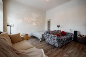 Von Aghte Big Studio