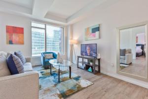 Luxury Apt with Kitchen and Pool