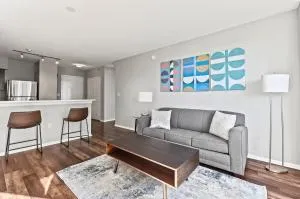 Modern Apt Near Downtown - BSC-103F - 拉伊