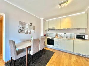 Sunset Poolside Retreat BlueH