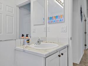 6BD - Pool, BBQ & Movie Theater - 10 Mins to Disney