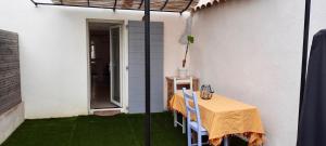 Charmant studio avec terrasse ombragée