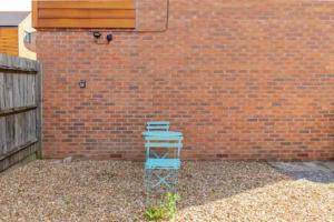 Lovely Apartment with Garden & Parking