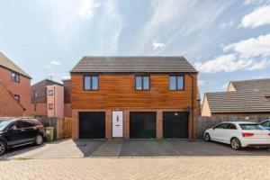 Lovely Apartment with Garden & Parking