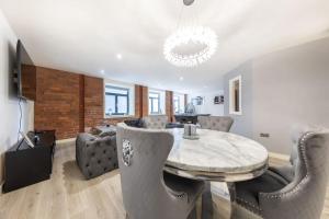 2 bed apartment with pool table