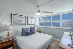 Direct Oceanfront—Fully remodeled—Sleeps 6