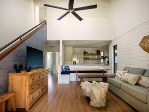 Newly Remodeled Luxury Condo — Sleeps 7