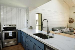 Newly Remodeled Luxury Condo — Sleeps 7