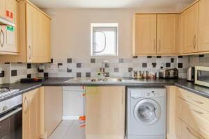 Lovely Apartment with Garden & Parking