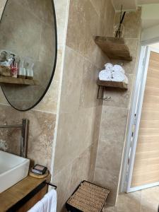 Appartements I pozzi jacuzzi furiani love room haute corse : photos des chambres