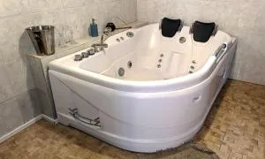 Entre naturaleza a 1 cuadra de la playa/Jacuzzi - 萨利纳斯