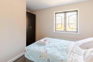 Lovely Apartment with Garden & Parking