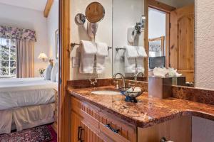 The Charter at Beaver Creek E2205