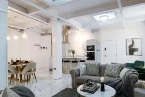 Luxury, open plan apartment - Dudley Hill