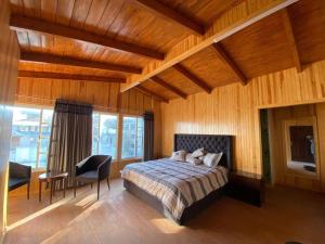 Lavish Four Bed Duplex Penthouse at Throstles Nest