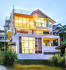 Beach Front Queen's Castle - Kid friendly, Holiday like Royalty - Ban Ao Makham