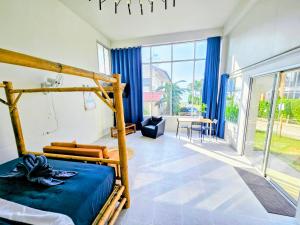 Beach Front Queens Castle - Kid friendly, Holiday like Royalty