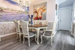 Texas Bluebonnet Farmhouse - Roanoke