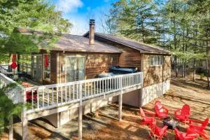 Hot Tub, Fire Pit, Grill, Deck w Resort Amenities - مرتينسبورغ