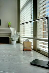 Penthouse One Bedroom Garden View Condo by UCLA