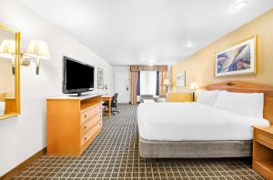 King Room with Sofa Bed room in SureStayPlus Hotel by Best Western San Jose Central City
